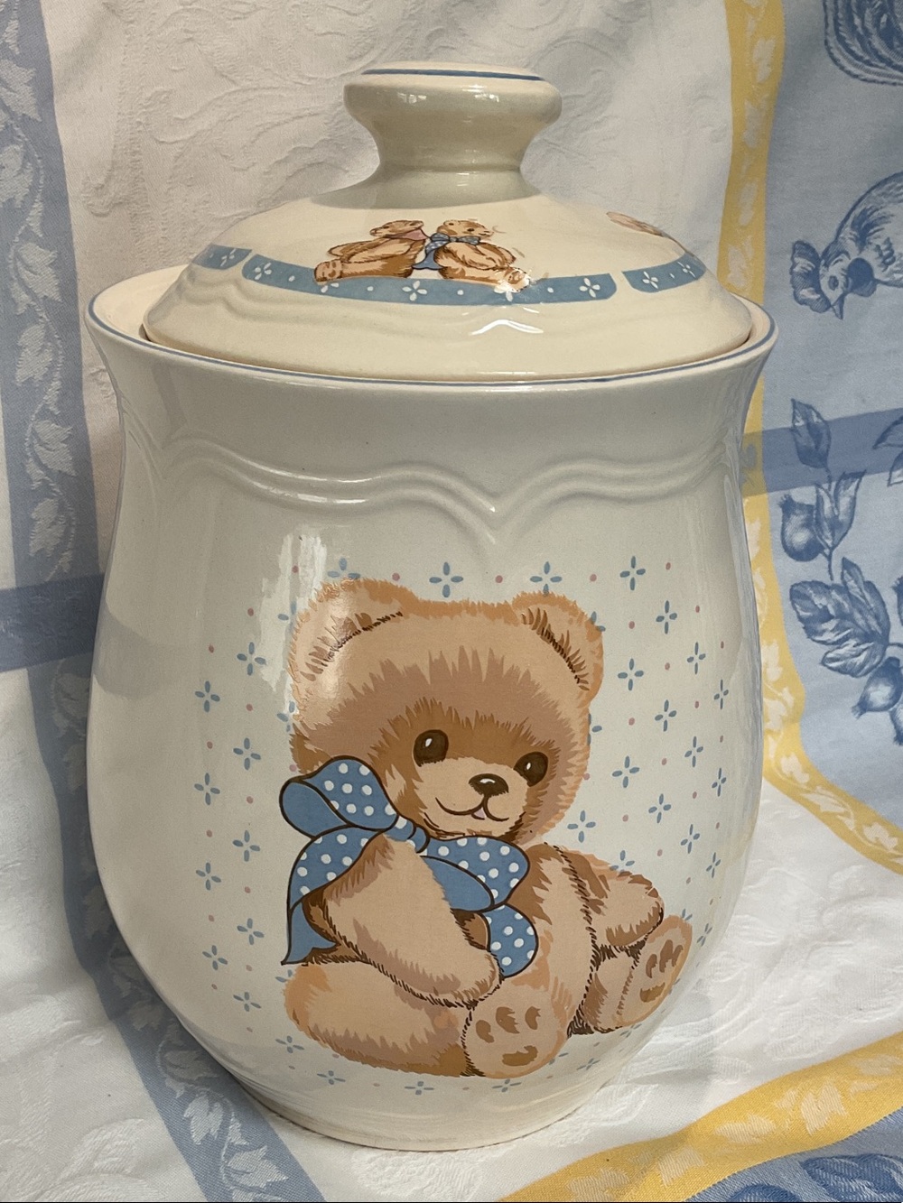Country Bear 1980’s medium canister. Vintage